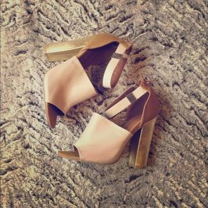 Size 5.5 Shoe Dazzle Block Heels